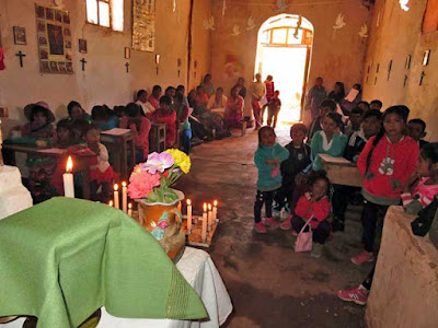 Sonntagsgottesdienst in der Kapelle von Casa Grande. Dort soll im Laufe des Jahres eine neue Kapelle erstehen Es ist ein Adveniatprojekt