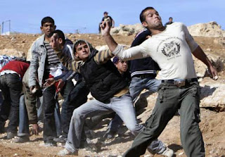 intifadhah dengan melempari batu