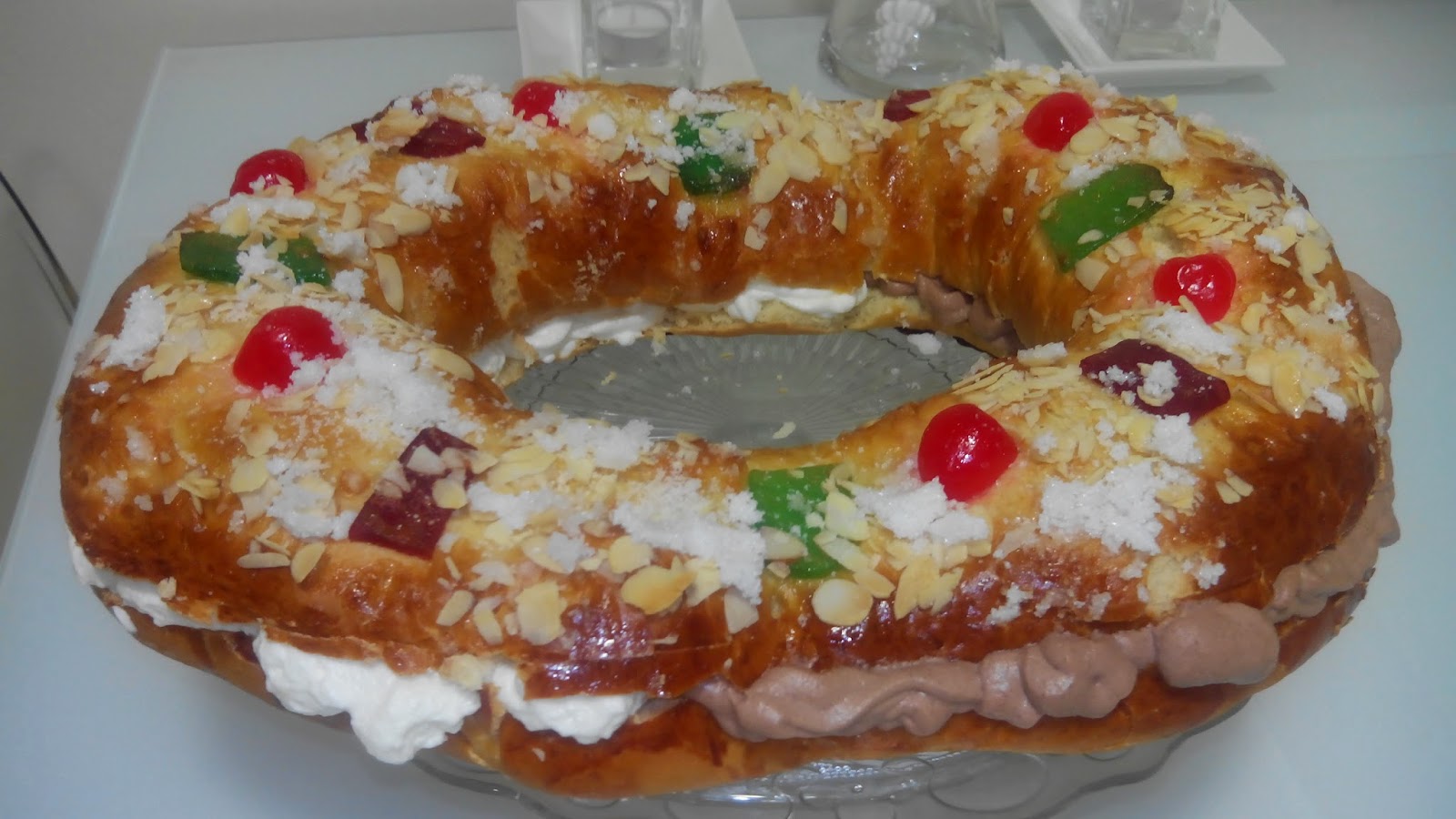 Roscón de reyes, roscón, reyes, roscón relleno, roscón de reyes relleno de nata y trufa