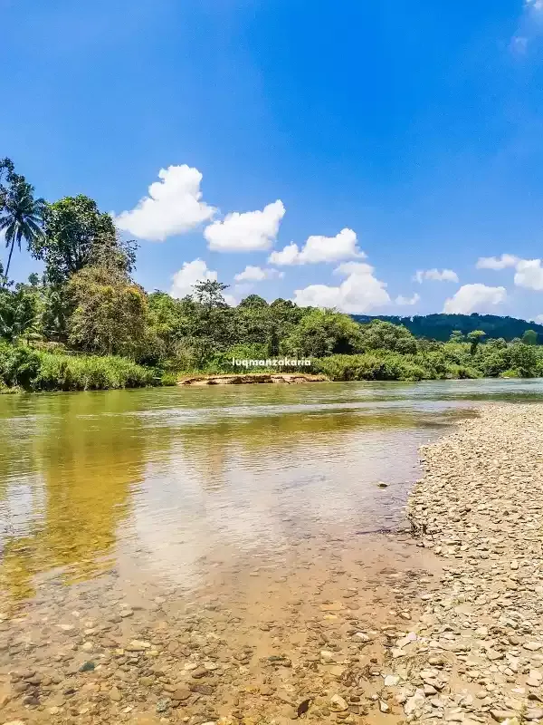 Gambar pemandangan sungai pergau dengan langit biru yang cantik