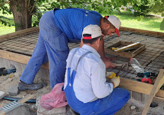 Securing the rebar to the outer frame