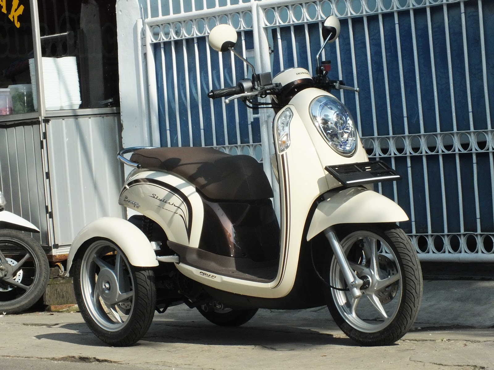 Oracle Modification Concept HONDA SCOOPY FI Modifikasi Roda 3