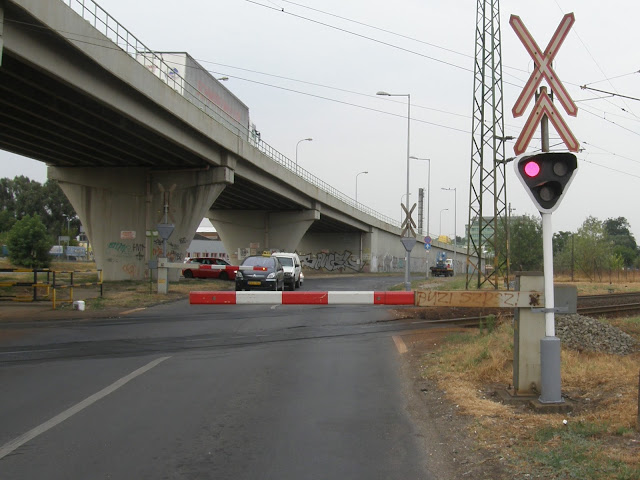 SZDSZ, Szabad Demokraták Szövetsége, graffiti, Budapest, street art, urban art, falfirka, vizuális környezetszennyezés