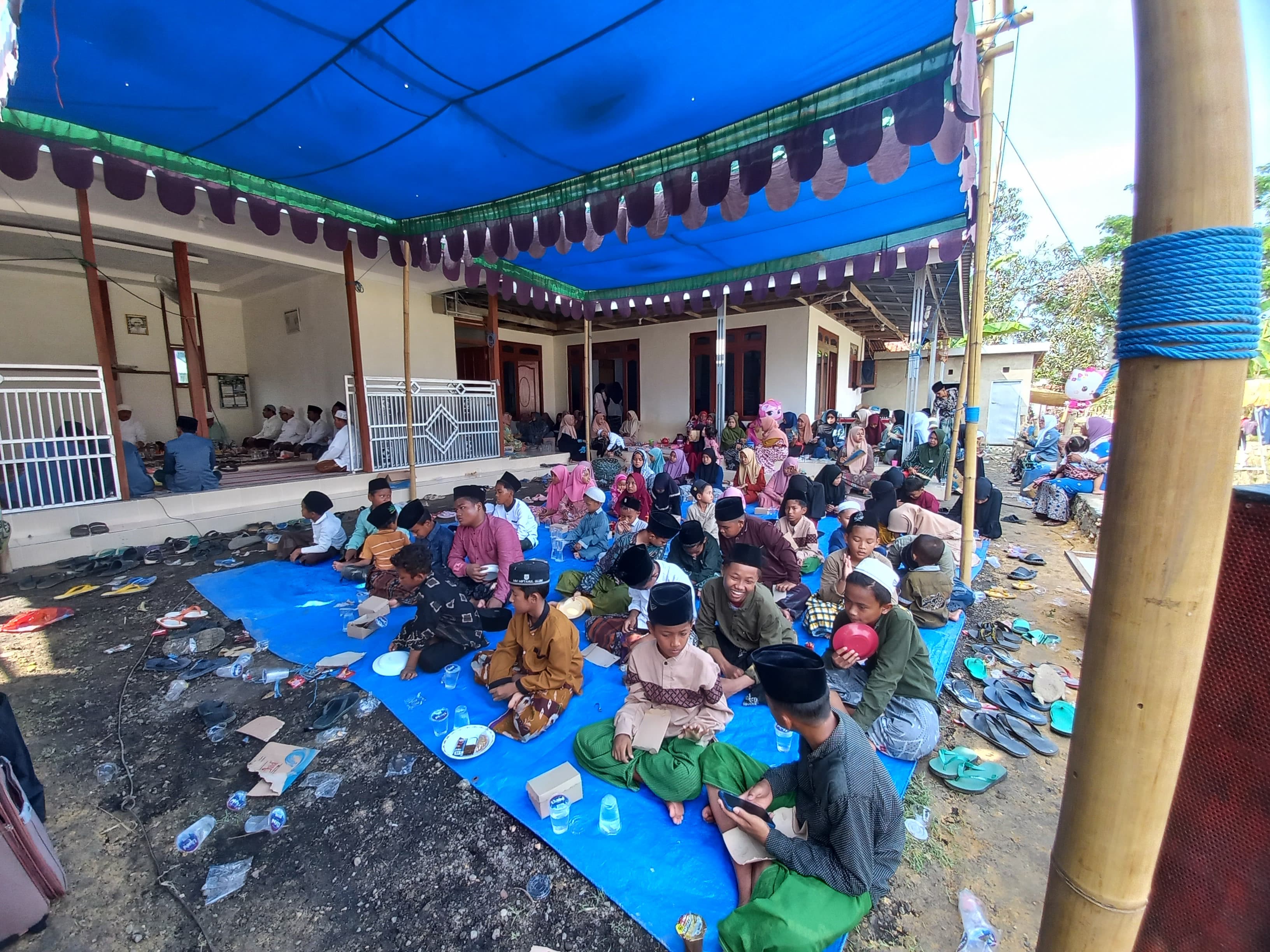 Gelar Pengajian Umum, PR IPNU IPPNU Planggiran Bangkalan Santuni Puluhan Anak Yatim