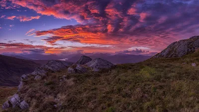 Paisagem Pôr do Sol, Nuvens Rosas, Montanhas, Grama