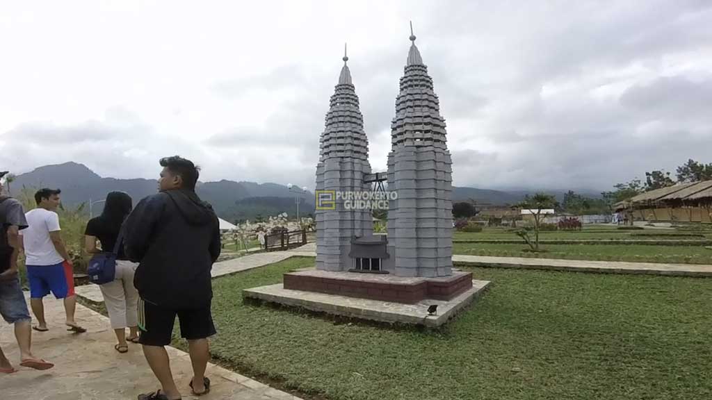 Foto Foto Keindahan Obyek Wisata Small World di Baturaden 