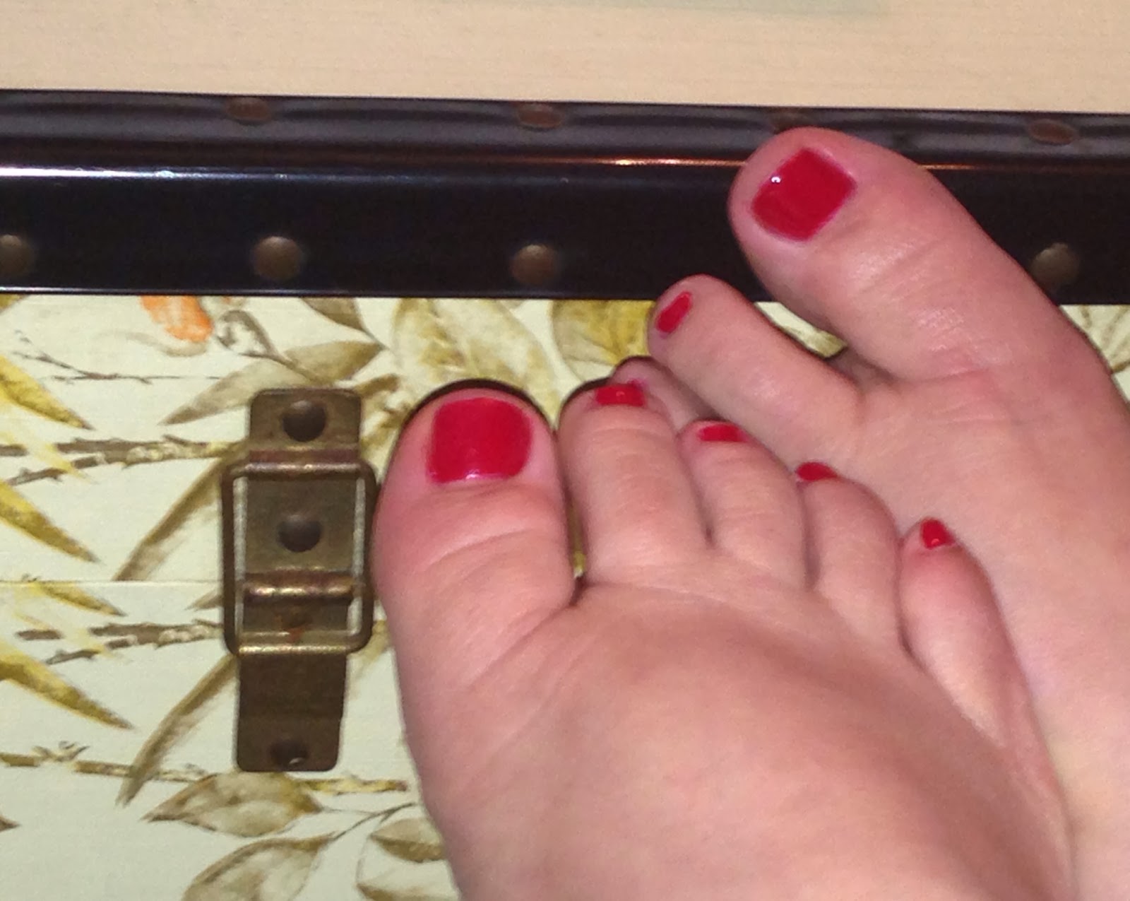 Footnotes - A Margaret Dabbs Pedicure.