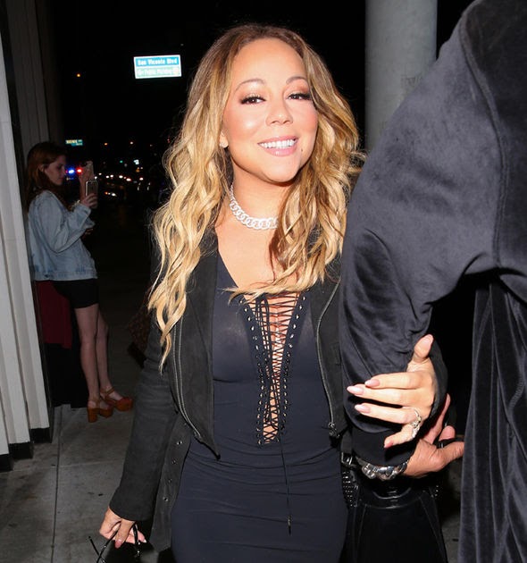 Wardrobe malfunction: Mariah Carey suffers embarrassing nipple