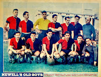 Club Atlético NEWELL'S OLD BOYS - Rosario, Argentina - Temporada 1953 - Bossich, Peloso, Castro, Etcheverría, Volpe y Coronel; Contini, Carranza, Roche, Belén y López