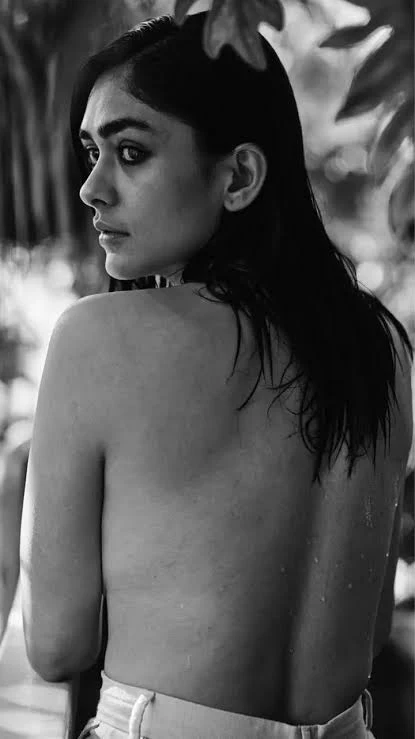 mrunal thakur nude