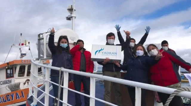 Donan salmón y alimentos a vecinos de la tercera edad en Isla Cailín