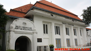 Menguak 6 Mitos Misteri di Kampus UNAIR Surabaya.