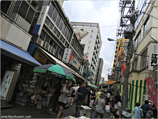 Puestos en el Mercado de Pescado de Tsukiji, Tokio