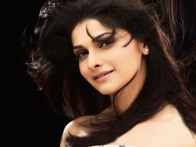 Prachi Desai HD Wallpapers Free Download