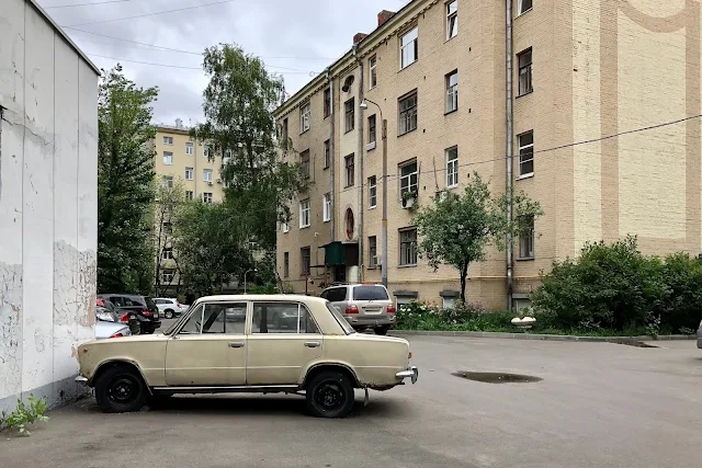 Смоленский бульвар, дворы, жилой дом 1900 года постройки