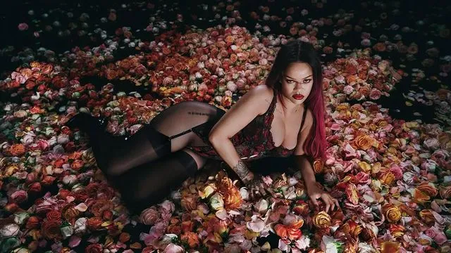 💘🔥 Rihanna Deslumbra con su Colección de San Valentín para Savage X Fenty: Sensualidad y Estilo que Roban el Aliento 🔥💘