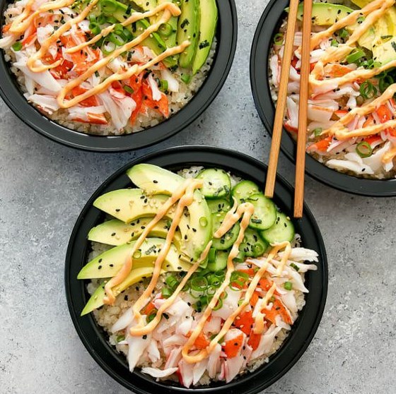 CALIFORNIA SUSHI ROLL BOWLS WITH CAULIFLOWER RICE MEAL PREP #Meals #Sushi