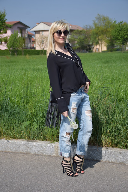 outfit jeans boyfriend strappati come abbinare i jeans boyfriend strappati jeans boyfriend pimkie outfit aprile 2017 outfit primaverili mariafelicia magno fashion blogger colorblock by felym fashion blog italiani fashion blogger italiane blog di moda blogger di moda