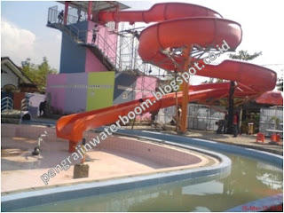 Pengrajin waterboom 