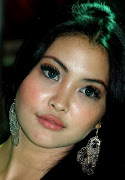 pretty Indonesian girl. CJ's Bar Jakarta Hotel Mulia Senayan (indonesian girl )