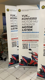 cetak roll up banner murah