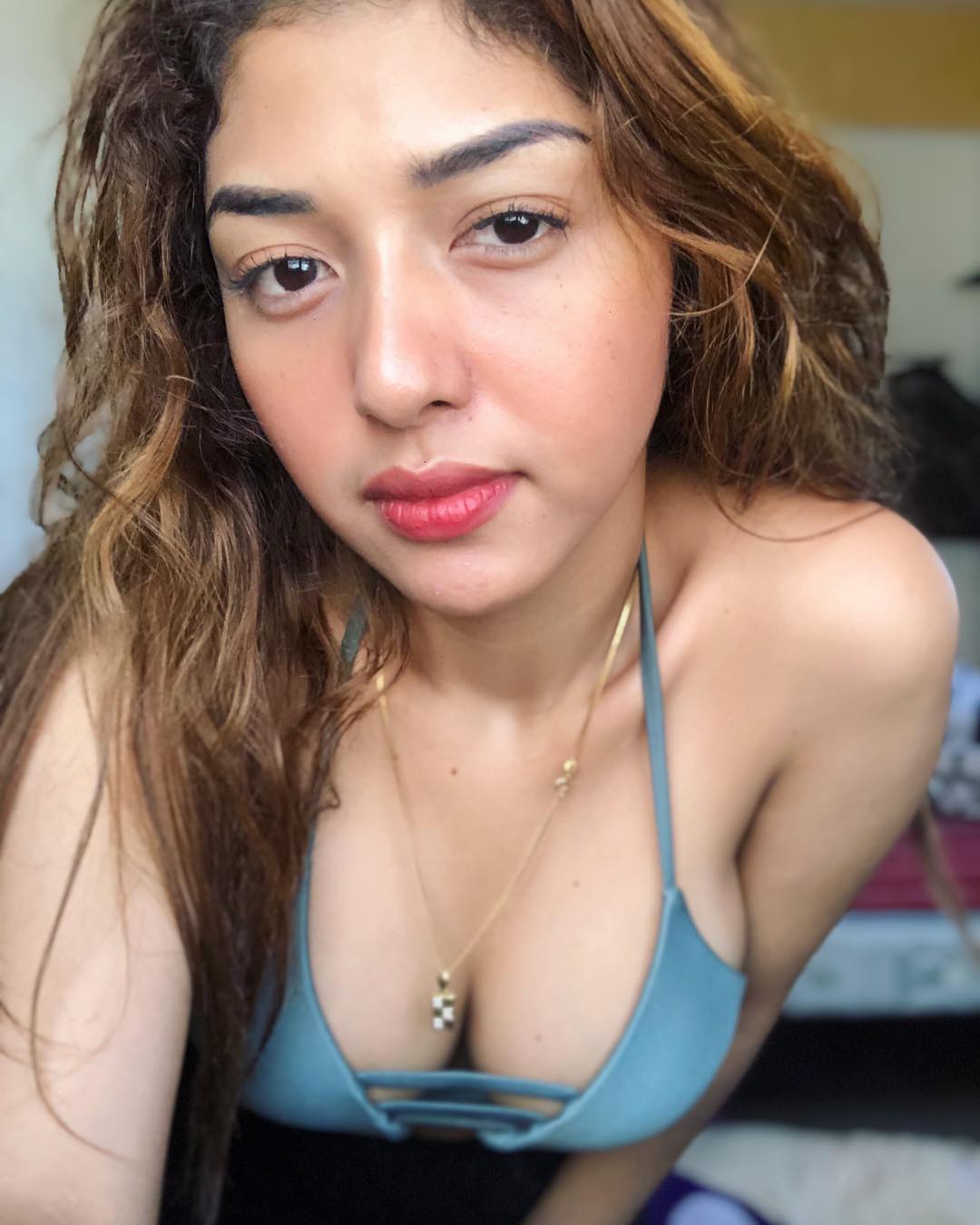 Maricon Escosis – Sexy Filipina Model in Lingerie Bra show big tits Instagram