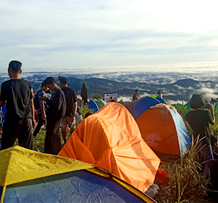 Camping di Puncak Wisata Bukit Burang Nanga Taman