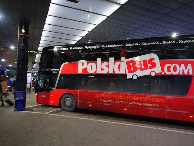 Czerwony autobus Polskiego Busa