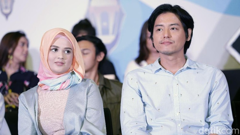 Cut Mariska Dan Roger Danuarta Akan Menikah Di KUA Medan 