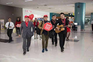 airasia-beri-sambutan-khusus-untuk-penumpang-ke-300-juta-nya