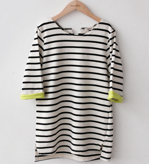 V-cut Back Stripe Shirt with Colorful Facing