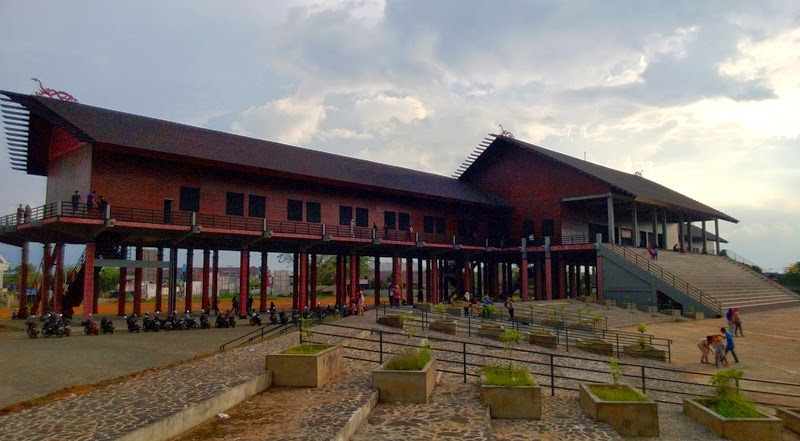 Rumah Adat Kalimantan Barat