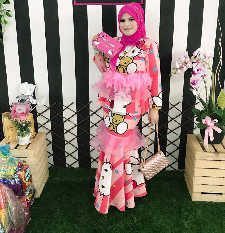  Hello  Kitty  baju  kurung sold for RM50 000 Is it worth it 
