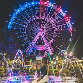 Blogueira Bárbara Olimpia na roda gigante Icon 360 em Orlando - Flórida