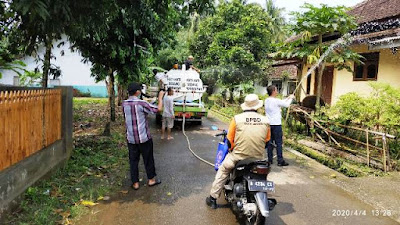 Bersama Gugus Tugas Covid-19, Anggota Fraksi NasDem DPRD Kota Serang Lakukan Penyemprotan Disinfektan 