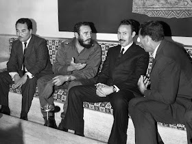 Reunión de Fidel Castro con miembros del gobierno de Argelia en 1963