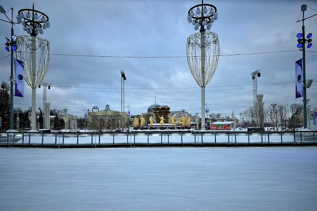 ВДНХ, площадь Дружбы Народов, каток