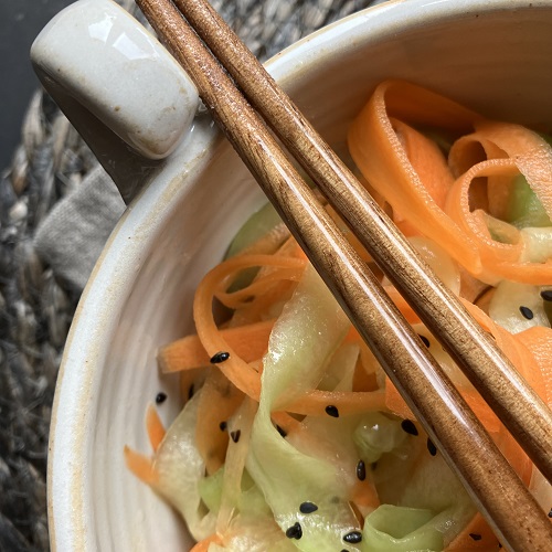 Gurken-Möhren-Salat mit Asiatwist