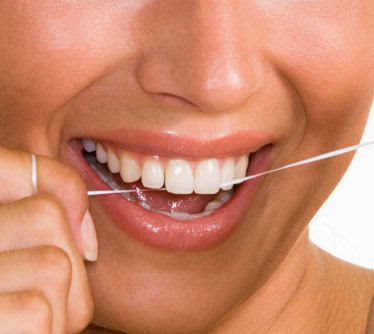 Có nên bọc răng sứ cho răng cửa?
