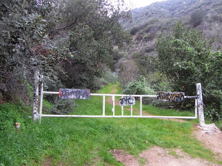 Trailhead for 2N28 Silver Fish Fire Road near Morris Dam on Highway 39