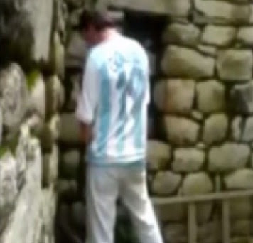 argentino se mea en muro inca de machu pichu