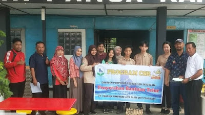 Guru dan Siswa SMK Pancakarsa Terima Bantuan Telur Program CSR