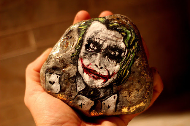 peinture Joker sur roche