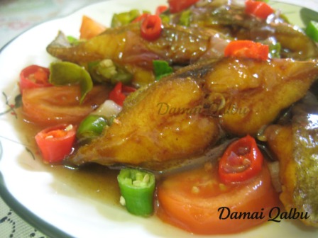 Damai Qalbu: IKAN BAWAL GORENG BERSOS PLUM