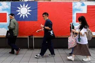 After the big stick, the Taiwan Affairs Office of the State Council said that Taiwanese people "don't have to worry about anything" when traveling across the Taiwan Strait