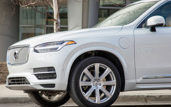 2016 Volvo XC90 T8 Reviews, Specs