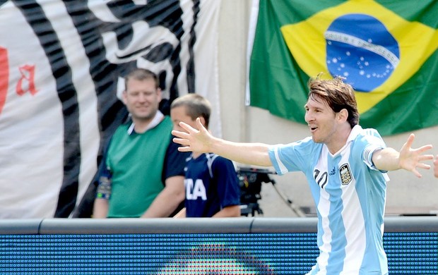 Messi marca três vezes e Argentina vence o Brasil por 4 a 3