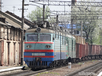 Lokomotywa WL80-1460 + WL80-136 + 69 ( ВЛ80-1460 + ВЛ80-136), ukraińskich kolei UZ na stacji Lwów Podzamcze