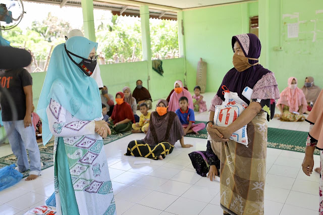 PKK Aceh Salurkan Bantuan Bagi Masyarakat Kurang Mampu Terdampak Covid-19