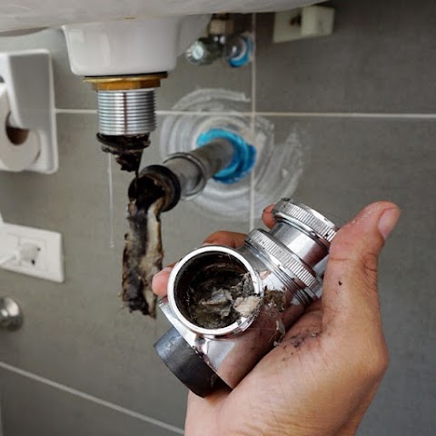 Deal with a reputed plumber & unclog your blocked drains flawlessly